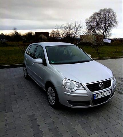 Серый Фольксваген Поло, объемом двигателя 1.4 л и пробегом 196 тыс. км за 4500 $, фото 1 на Automoto.ua