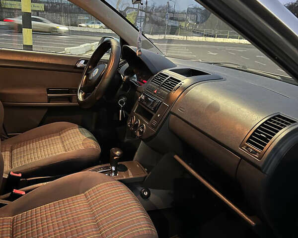 Сірий Фольксваген Поло, об'ємом двигуна 1.4 л та пробігом 113 тис. км за 5200 $, фото 43 на Automoto.ua