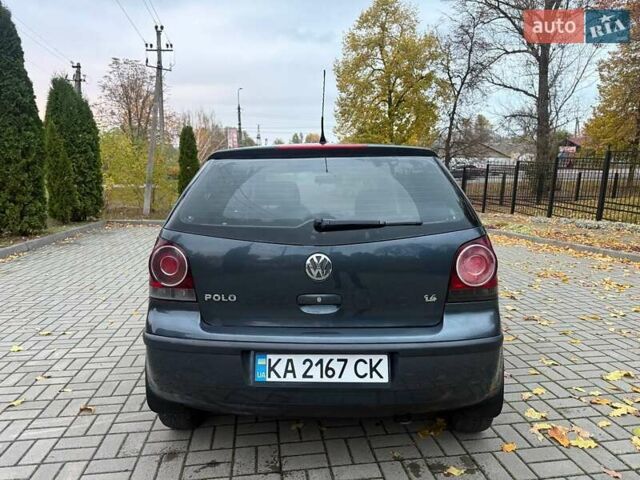 Серый Фольксваген Поло, объемом двигателя 1.4 л и пробегом 208 тыс. км за 4600 $, фото 6 на Automoto.ua