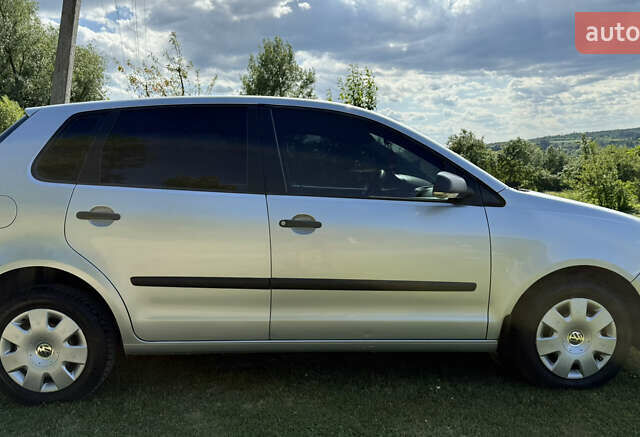 Серый Фольксваген Поло, объемом двигателя 1.39 л и пробегом 133 тыс. км за 4500 $, фото 5 на Automoto.ua