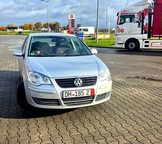 Серый Фольксваген Поло, объемом двигателя 1.4 л и пробегом 196 тыс. км за 4500 $, фото 2 на Automoto.ua