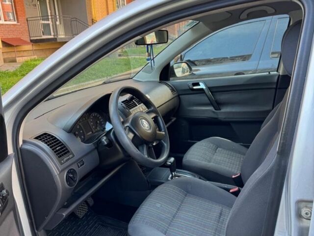 Сірий Фольксваген Поло, об'ємом двигуна 1.4 л та пробігом 110 тис. км за 5700 $, фото 5 на Automoto.ua