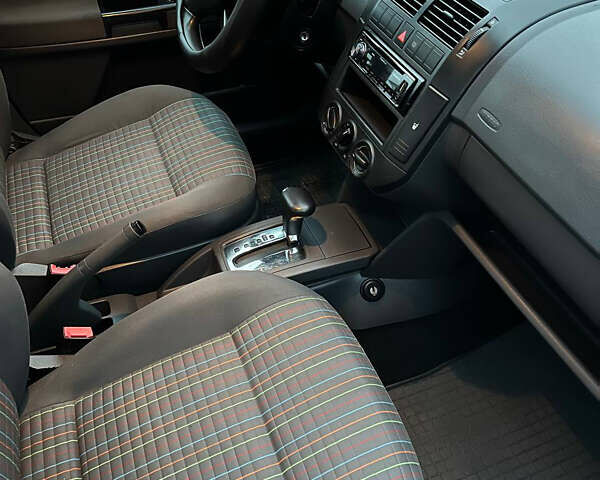 Сірий Фольксваген Поло, об'ємом двигуна 1.4 л та пробігом 113 тис. км за 5200 $, фото 56 на Automoto.ua