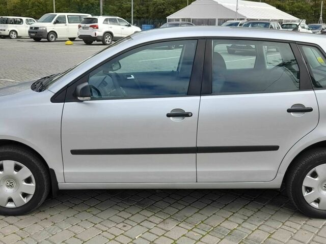 Сірий Фольксваген Поло, об'ємом двигуна 1.4 л та пробігом 195 тис. км за 5800 $, фото 3 на Automoto.ua