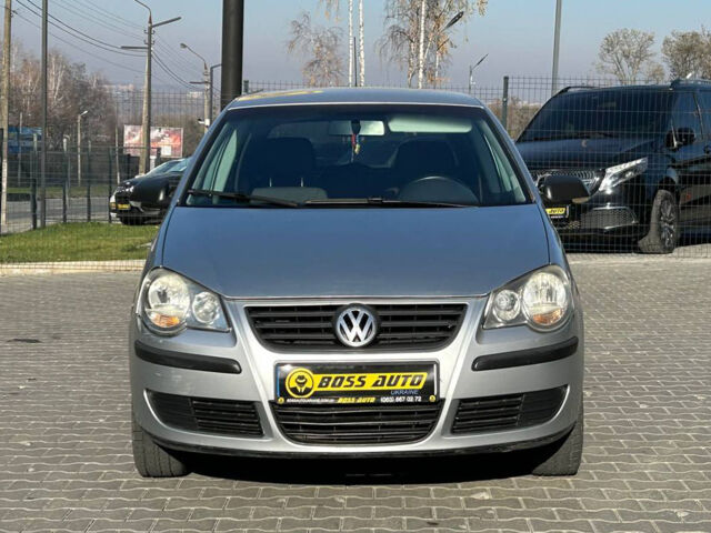 Серый Фольксваген Поло, объемом двигателя 1.4 л и пробегом 199 тыс. км за 5600 $, фото 1 на Automoto.ua