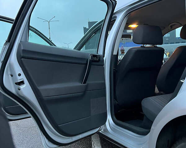 Сірий Фольксваген Поло, об'ємом двигуна 1.4 л та пробігом 113 тис. км за 5200 $, фото 10 на Automoto.ua