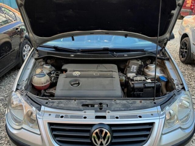 Сірий Фольксваген Поло, об'ємом двигуна 1.4 л та пробігом 110 тис. км за 5700 $, фото 6 на Automoto.ua