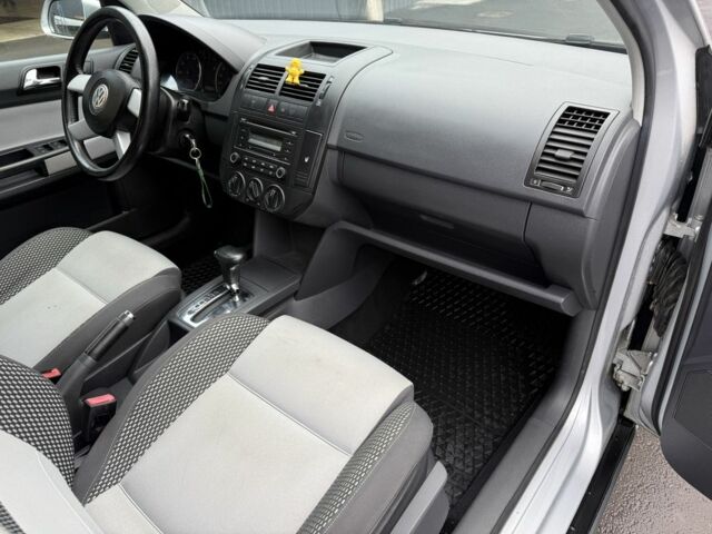 Сірий Фольксваген Поло, об'ємом двигуна 1.4 л та пробігом 180 тис. км за 6700 $, фото 23 на Automoto.ua