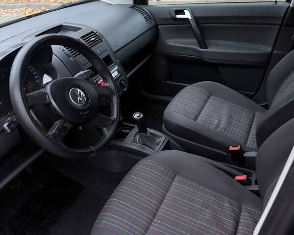 Серый Фольксваген Поло, объемом двигателя 1.4 л и пробегом 208 тыс. км за 4600 $, фото 12 на Automoto.ua