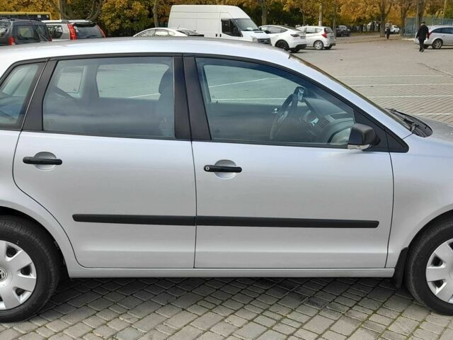 Сірий Фольксваген Поло, об'ємом двигуна 1.4 л та пробігом 195 тис. км за 5800 $, фото 7 на Automoto.ua