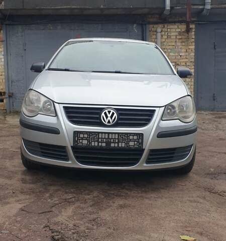 Серый Фольксваген Поло, объемом двигателя 1.4 л и пробегом 333 тыс. км за 3000 $, фото 7 на Automoto.ua