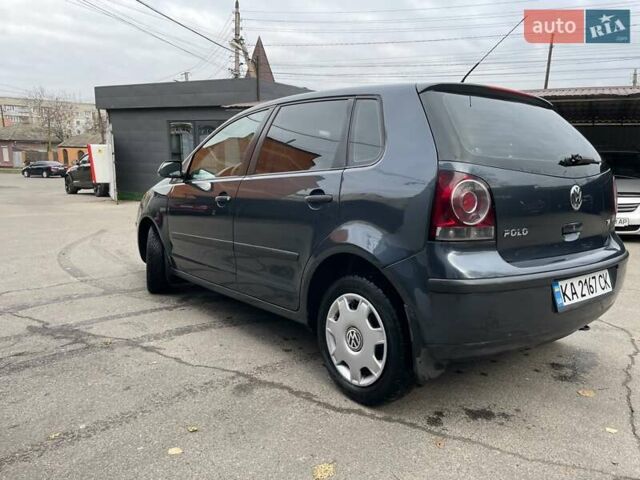 Серый Фольксваген Поло, объемом двигателя 1.39 л и пробегом 208 тыс. км за 4500 $, фото 4 на Automoto.ua