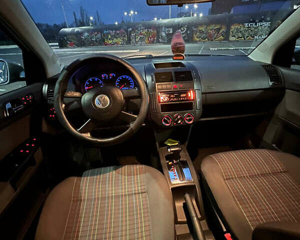 Сірий Фольксваген Поло, об'ємом двигуна 1.4 л та пробігом 113 тис. км за 5200 $, фото 59 на Automoto.ua