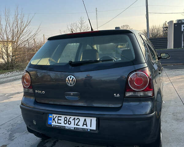 Серый Фольксваген Поло, объемом двигателя 1.4 л и пробегом 194 тыс. км за 6200 $, фото 2 на Automoto.ua