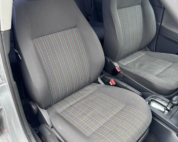 Серый Фольксваген Поло, объемом двигателя 1.4 л и пробегом 199 тыс. км за 4800 $, фото 11 на Automoto.ua