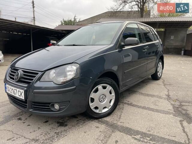 Серый Фольксваген Поло, объемом двигателя 1.39 л и пробегом 208 тыс. км за 4500 $, фото 2 на Automoto.ua