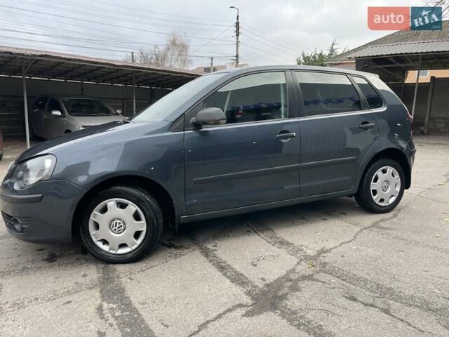Серый Фольксваген Поло, объемом двигателя 1.39 л и пробегом 208 тыс. км за 4500 $, фото 3 на Automoto.ua