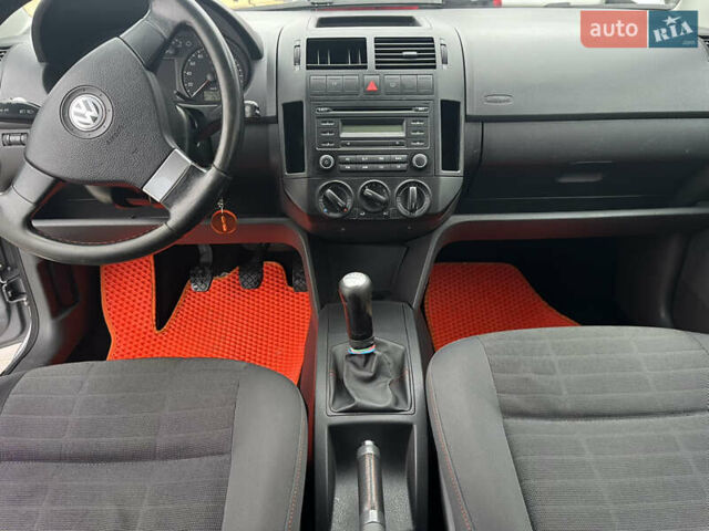 Серый Фольксваген Поло, объемом двигателя 1.42 л и пробегом 265 тыс. км за 5000 $, фото 10 на Automoto.ua