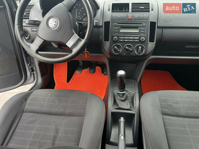 Серый Фольксваген Поло, объемом двигателя 1.42 л и пробегом 265 тыс. км за 5000 $, фото 7 на Automoto.ua