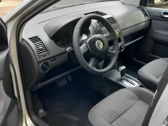 Сірий Фольксваген Поло, об'ємом двигуна 1.4 л та пробігом 195 тис. км за 5800 $, фото 9 на Automoto.ua