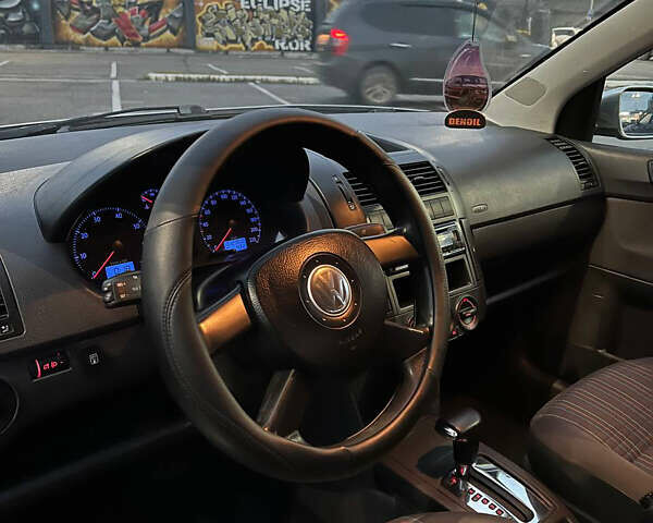 Сірий Фольксваген Поло, об'ємом двигуна 1.4 л та пробігом 113 тис. км за 5200 $, фото 33 на Automoto.ua