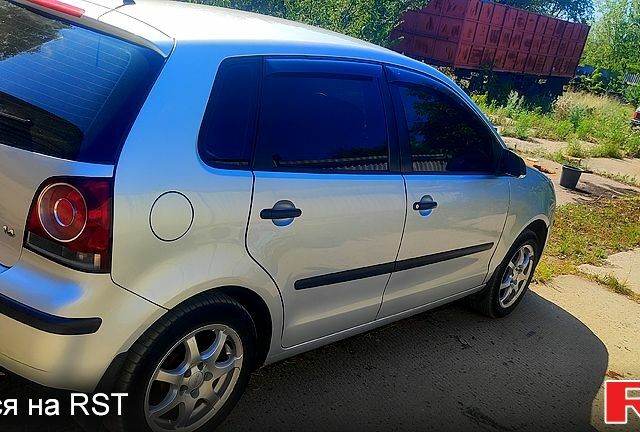 Сірий Фольксваген Поло, об'ємом двигуна 1.4 л та пробігом 284 тис. км за 5200 $, фото 2 на Automoto.ua