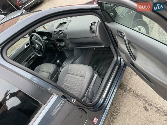 Серый Фольксваген Поло, объемом двигателя 1.39 л и пробегом 208 тыс. км за 4500 $, фото 8 на Automoto.ua