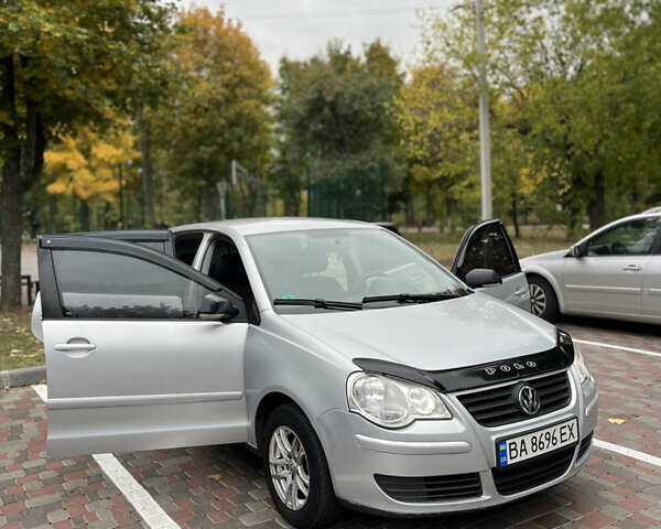 Серый Фольксваген Поло, объемом двигателя 1.2 л и пробегом 234 тыс. км за 4900 $, фото 4 на Automoto.ua