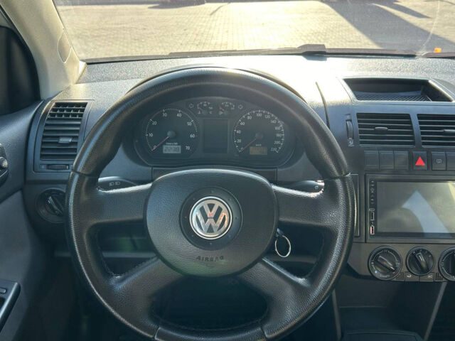 Серый Фольксваген Поло, объемом двигателя 1.4 л и пробегом 199 тыс. км за 5600 $, фото 10 на Automoto.ua