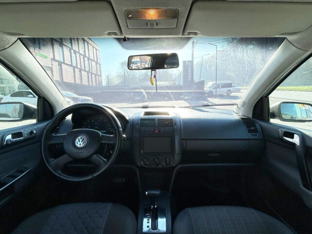 Серый Фольксваген Поло, объемом двигателя 1.4 л и пробегом 199 тыс. км за 5600 $, фото 12 на Automoto.ua