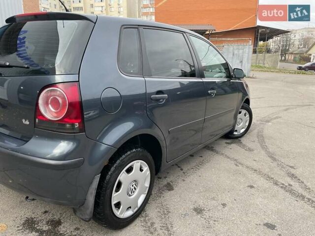 Серый Фольксваген Поло, объемом двигателя 1.39 л и пробегом 208 тыс. км за 4500 $, фото 6 на Automoto.ua