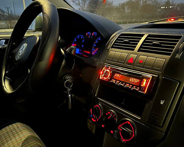 Сірий Фольксваген Поло, об'ємом двигуна 1.4 л та пробігом 113 тис. км за 5200 $, фото 51 на Automoto.ua