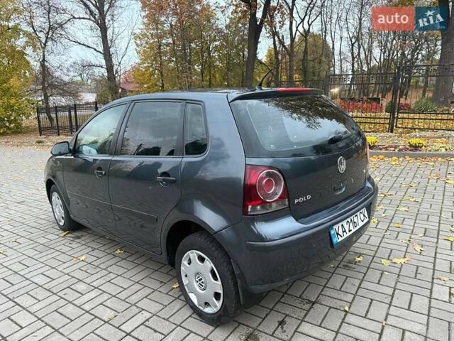 Серый Фольксваген Поло, объемом двигателя 1.4 л и пробегом 208 тыс. км за 4600 $, фото 5 на Automoto.ua
