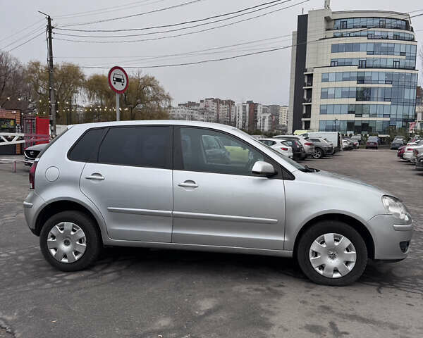 Серый Фольксваген Поло, объемом двигателя 1.4 л и пробегом 199 тыс. км за 4800 $, фото 4 на Automoto.ua