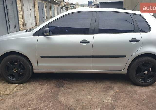 Серый Фольксваген Поло, объемом двигателя 1.4 л и пробегом 333 тыс. км за 3000 $, фото 3 на Automoto.ua