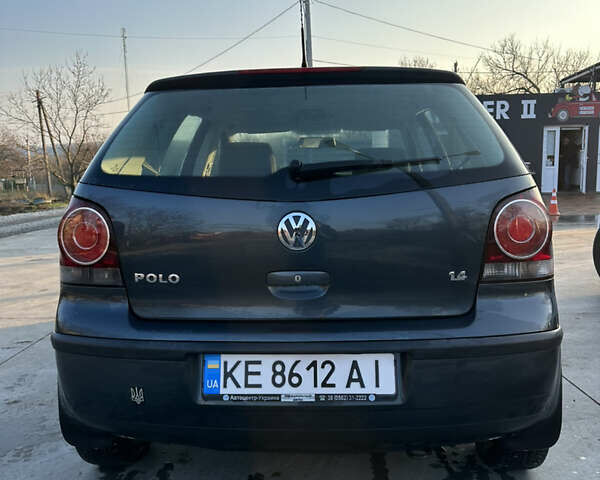 Серый Фольксваген Поло, объемом двигателя 1.4 л и пробегом 194 тыс. км за 6200 $, фото 3 на Automoto.ua