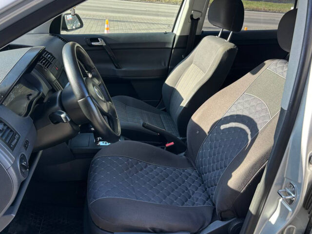 Серый Фольксваген Поло, объемом двигателя 1.4 л и пробегом 199 тыс. км за 5600 $, фото 7 на Automoto.ua