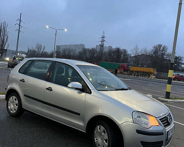 Сірий Фольксваген Поло, об'ємом двигуна 1.4 л та пробігом 113 тис. км за 5200 $, фото 4 на Automoto.ua