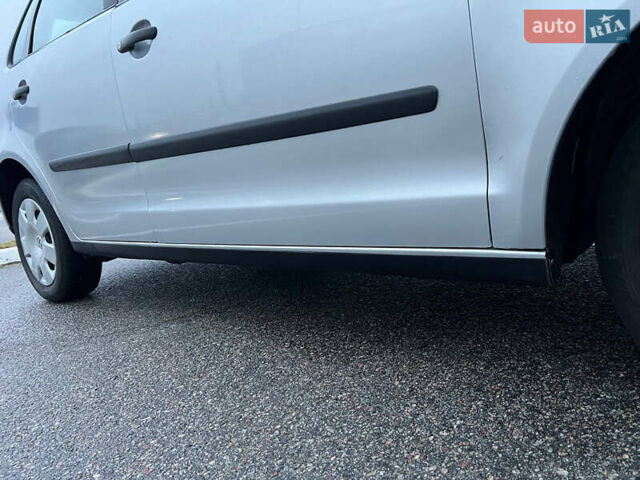 Сірий Фольксваген Поло, об'ємом двигуна 1.4 л та пробігом 113 тис. км за 5200 $, фото 29 на Automoto.ua