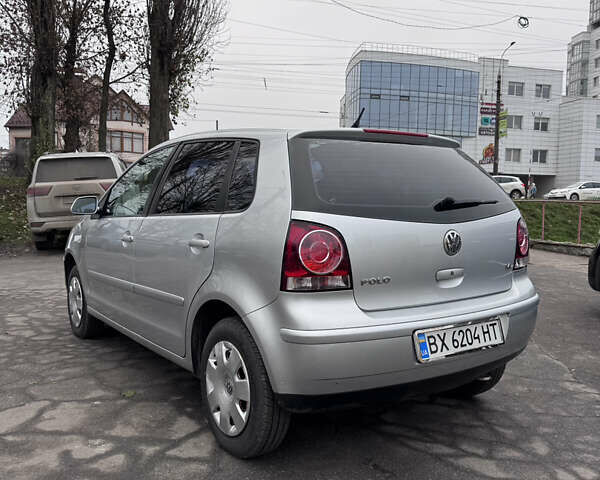Серый Фольксваген Поло, объемом двигателя 1.4 л и пробегом 199 тыс. км за 4800 $, фото 2 на Automoto.ua
