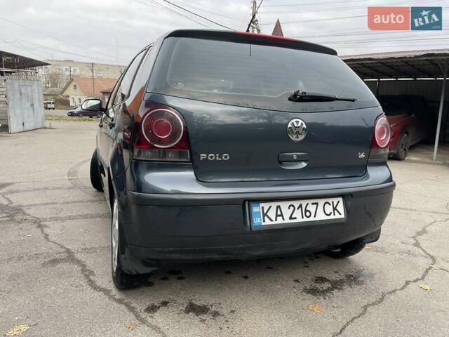 Серый Фольксваген Поло, объемом двигателя 1.39 л и пробегом 208 тыс. км за 4500 $, фото 5 на Automoto.ua
