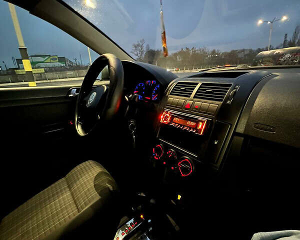 Сірий Фольксваген Поло, об'ємом двигуна 1.4 л та пробігом 113 тис. км за 5200 $, фото 50 на Automoto.ua