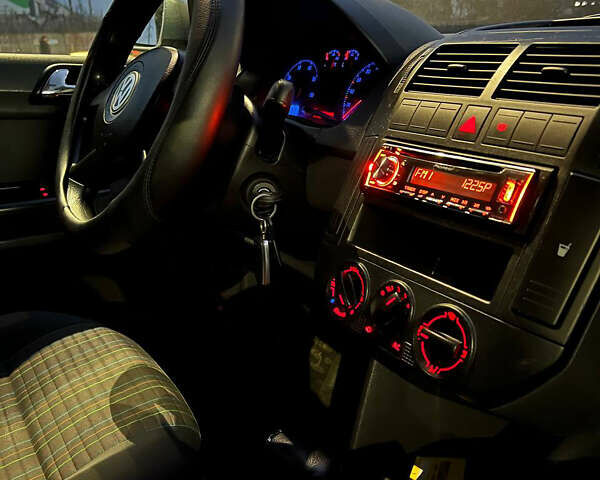 Сірий Фольксваген Поло, об'ємом двигуна 1.4 л та пробігом 113 тис. км за 5200 $, фото 52 на Automoto.ua