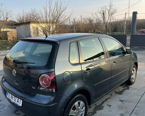 Серый Фольксваген Поло, объемом двигателя 1.4 л и пробегом 194 тыс. км за 6200 $, фото 6 на Automoto.ua