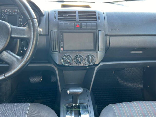 Серый Фольксваген Поло, объемом двигателя 1.4 л и пробегом 199 тыс. км за 5600 $, фото 11 на Automoto.ua