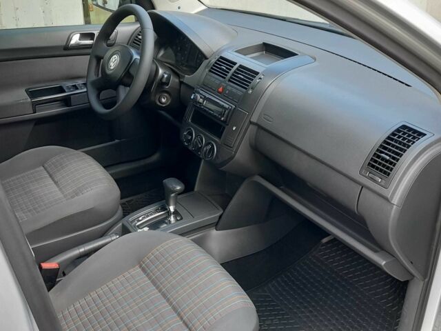 Сірий Фольксваген Поло, об'ємом двигуна 1.4 л та пробігом 195 тис. км за 5800 $, фото 14 на Automoto.ua