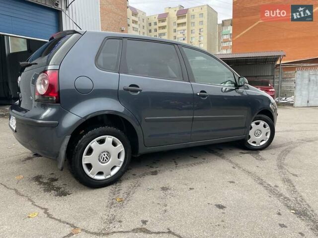 Серый Фольксваген Поло, объемом двигателя 1.39 л и пробегом 208 тыс. км за 4500 $, фото 7 на Automoto.ua