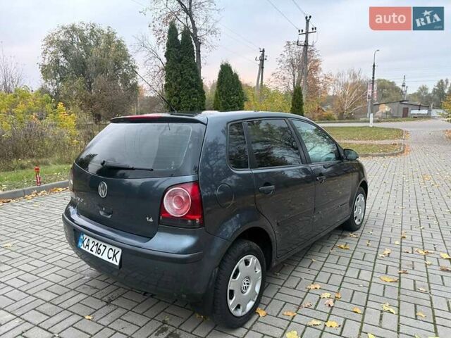 Серый Фольксваген Поло, объемом двигателя 1.4 л и пробегом 208 тыс. км за 4600 $, фото 7 на Automoto.ua