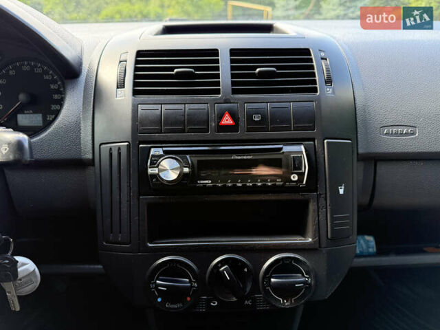 Серый Фольксваген Поло, объемом двигателя 1.39 л и пробегом 133 тыс. км за 4500 $, фото 15 на Automoto.ua