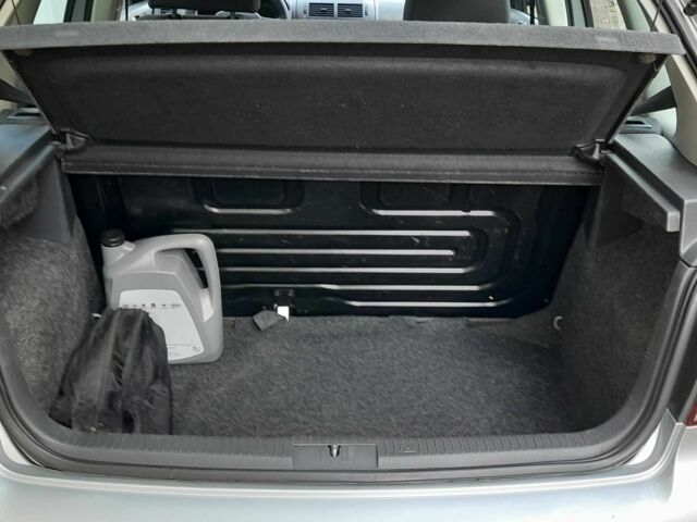 Сірий Фольксваген Поло, об'ємом двигуна 1.4 л та пробігом 195 тис. км за 5800 $, фото 12 на Automoto.ua